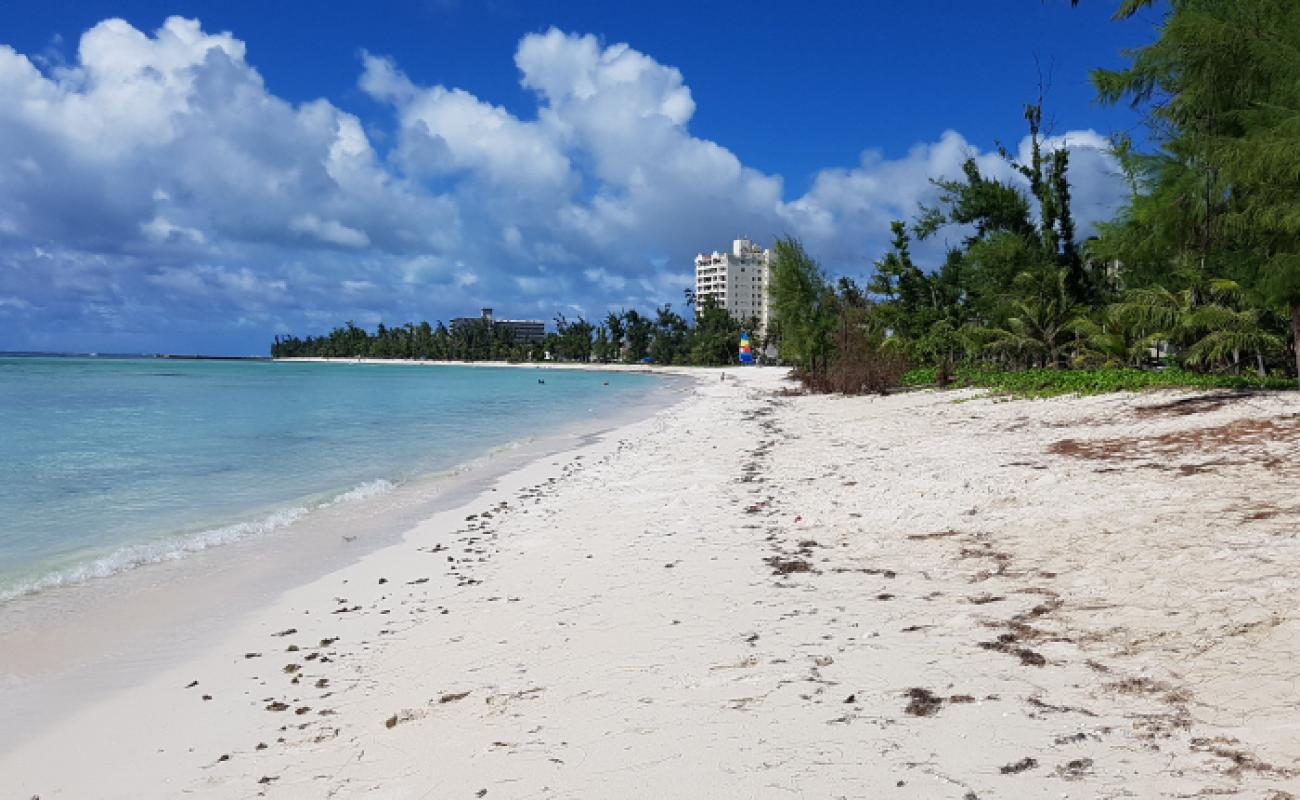 Photo de San Isidro Beach avec sable beige de surface