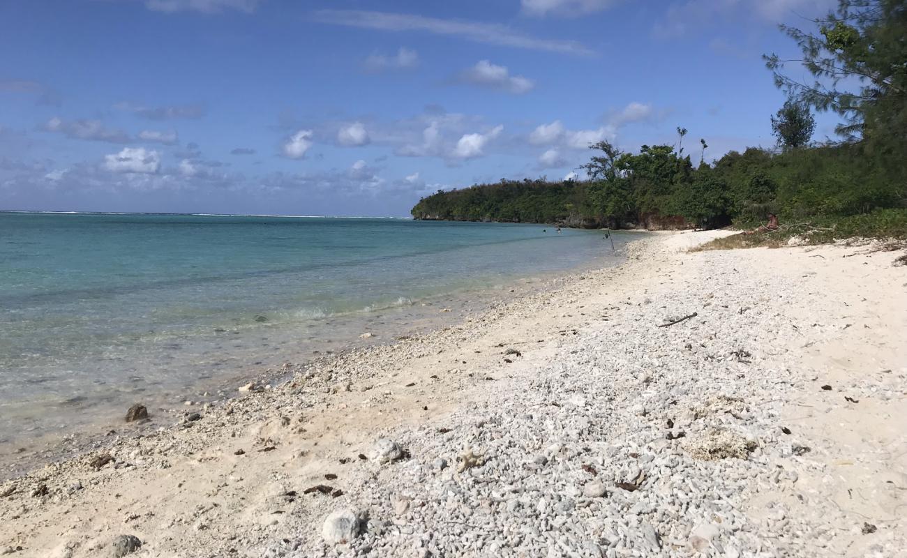 Photo de Pau Pau Beach avec sable blanc de surface