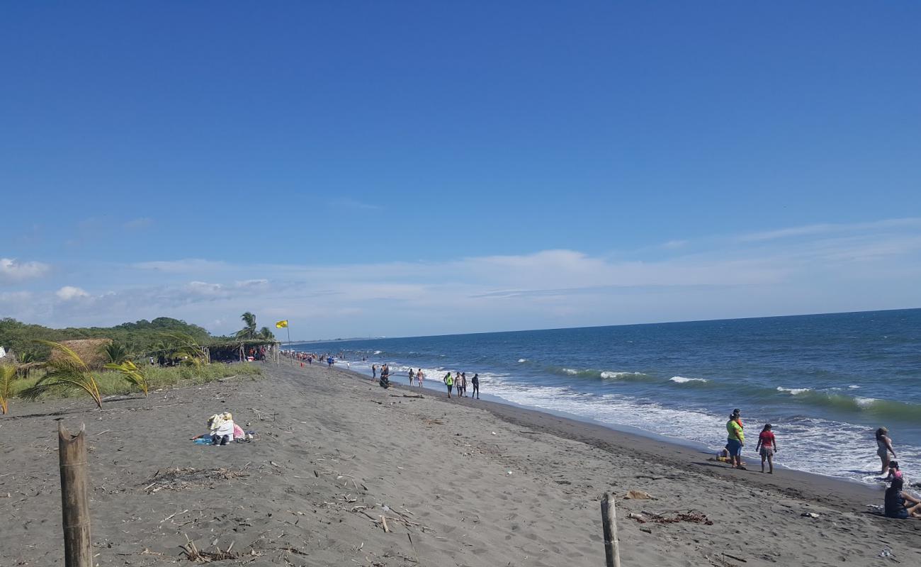 Photo de Playa de Estero Rico avec sable brun de surface