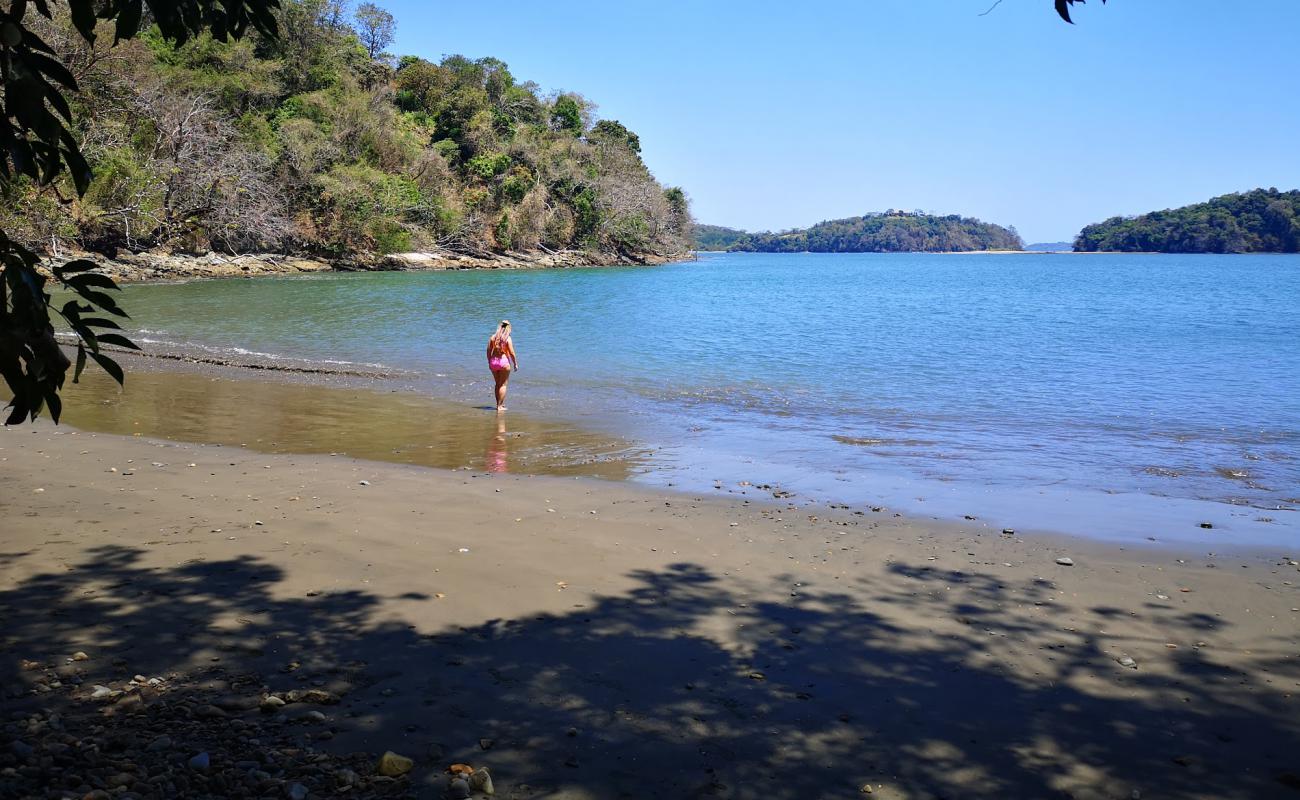 Photo de Playa Christina avec sable brun de surface