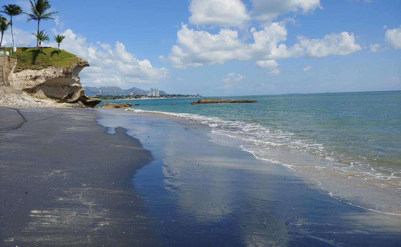 Photo de Costa Esmeralda II avec sable gris de surface