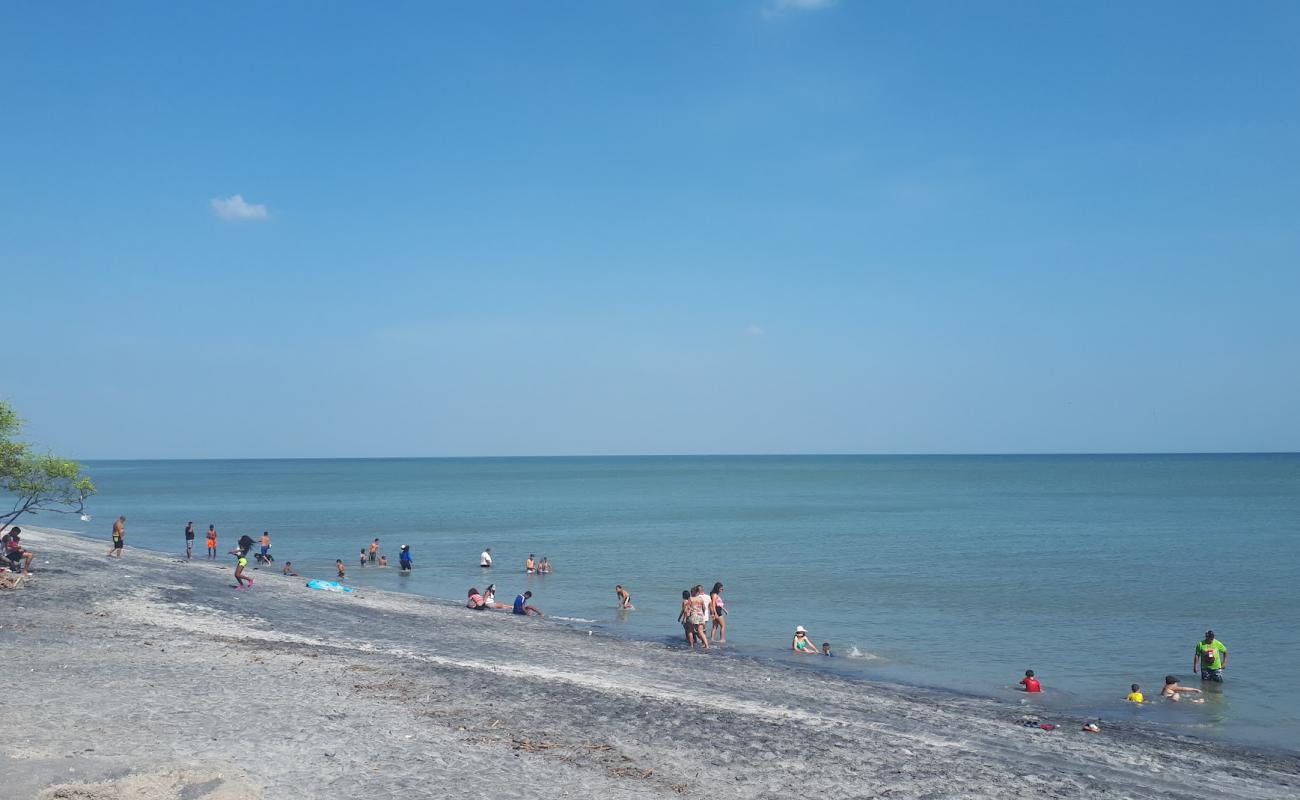 Photo de Teta Beach avec sable gris de surface