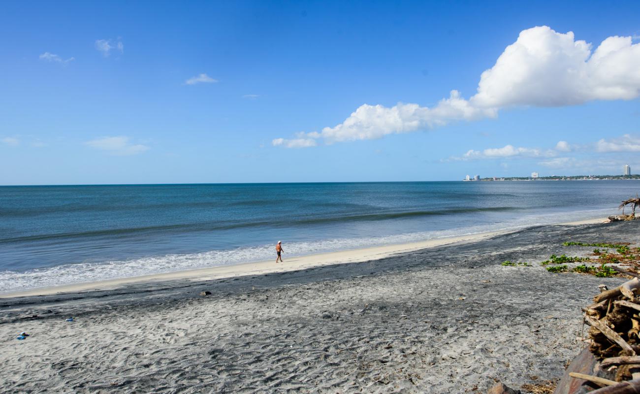 Photo de Playa Malibu avec sable gris de surface