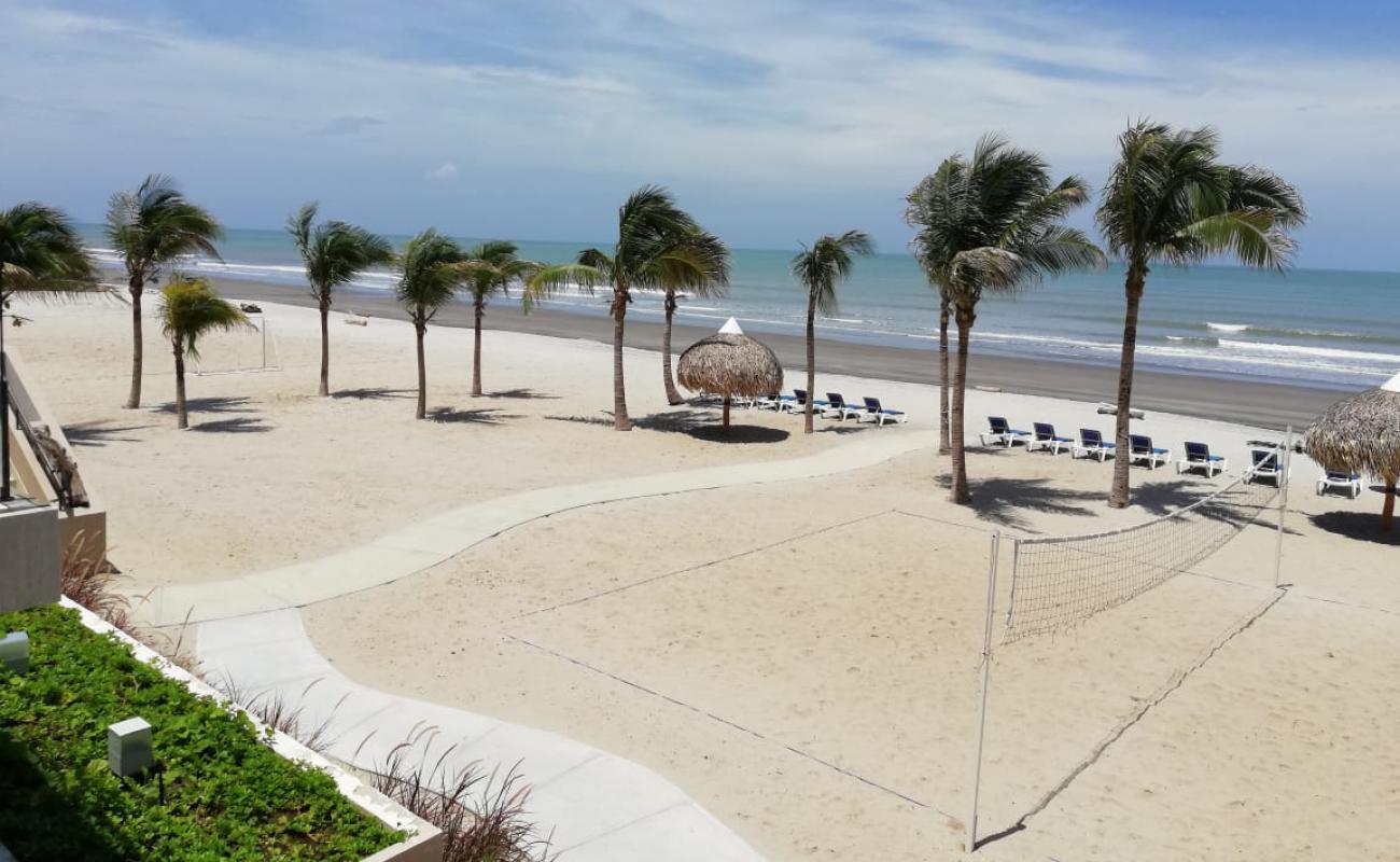 Photo de Caracol Beach avec sable gris de surface