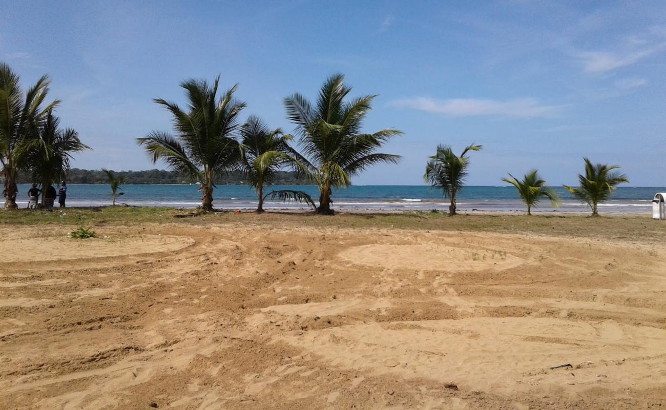 Photo de Istmito Beach avec sable gris de surface