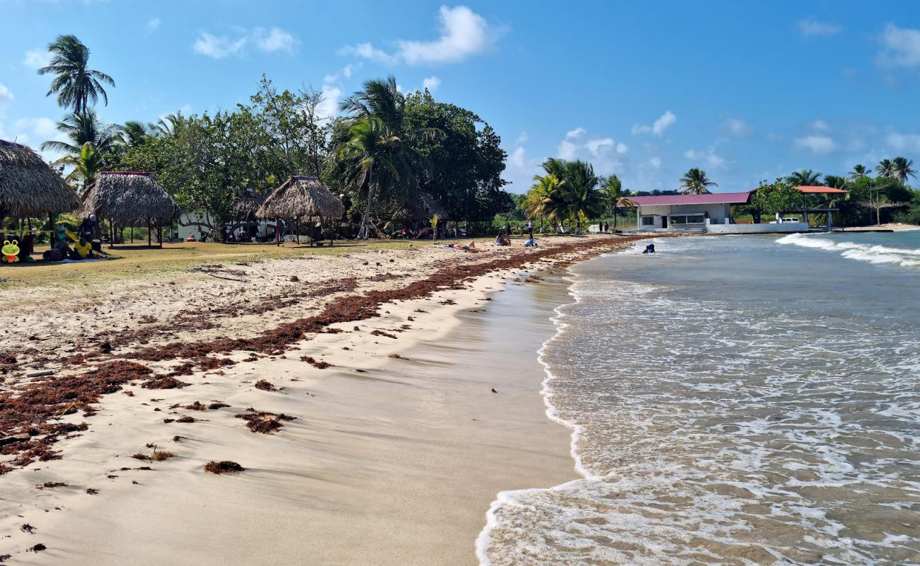 Photo de Fort Sherman Beach avec sable lumineux de surface