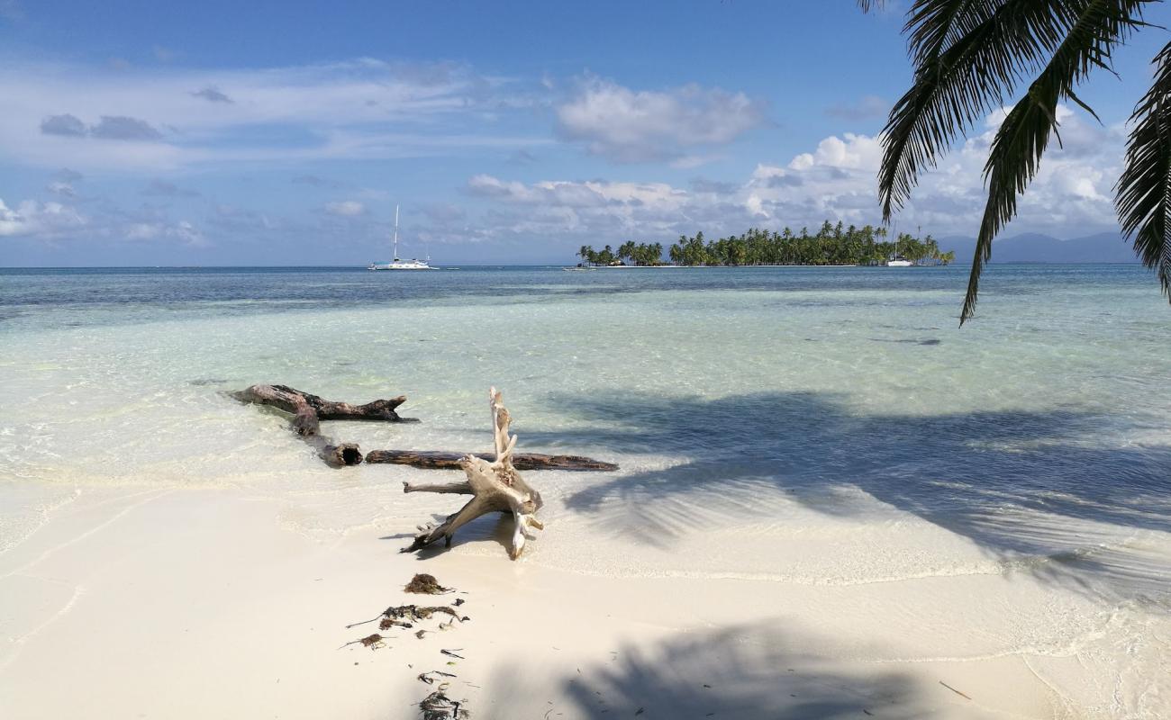 Photo de Banedo beach avec sable blanc de surface