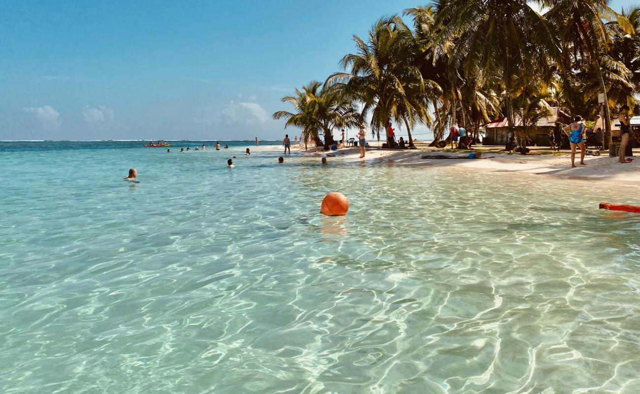 Photo de Plage de Winfli Sailtrip avec sable fin blanc de surface