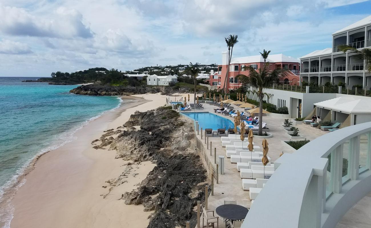 Photo de Pink Beach - East avec sable fin et lumineux de surface