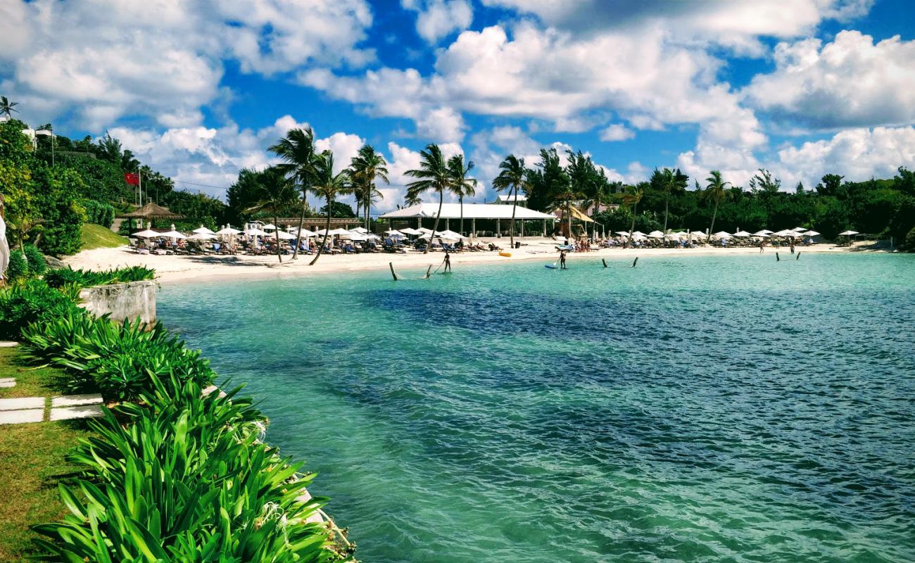 Photo de Sinky Bay Beach avec sable fin blanc de surface