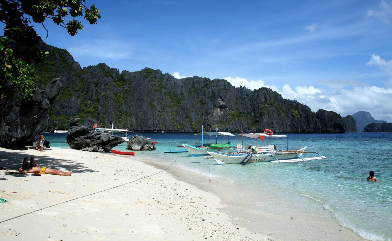 Photo de Payong-Payong Beach avec sable lumineux de surface