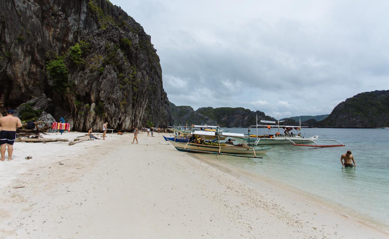 Photo de Secret Beach avec sable beige de surface