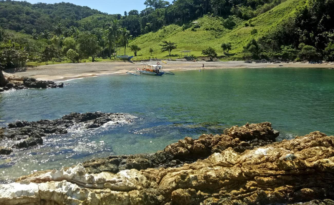 Photo de Isla Echague Resort Beach avec sable gris & galets de surface
