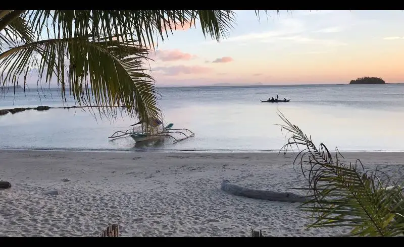 Photo de Lumambong Beach avec sable lumineux de surface