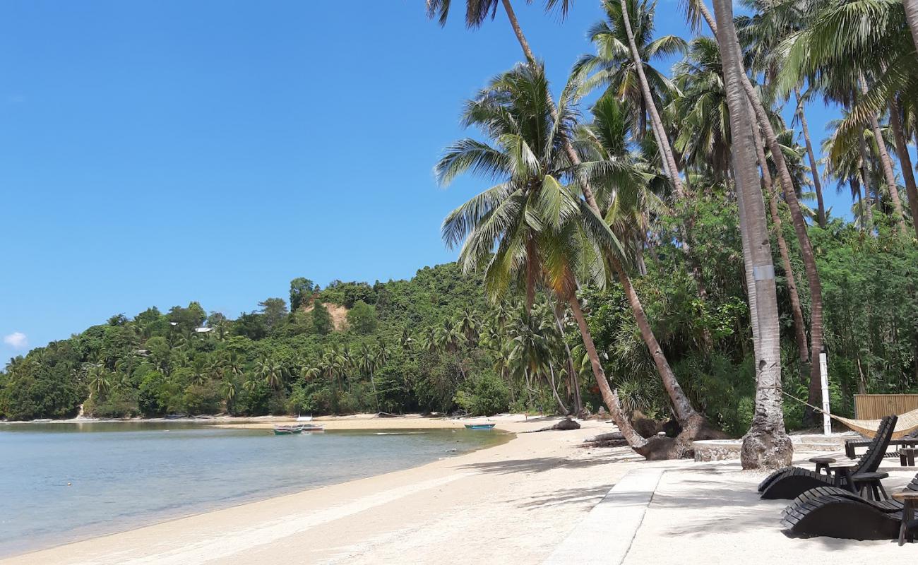 Photo de Makatombaten Beach avec sable lumineux de surface