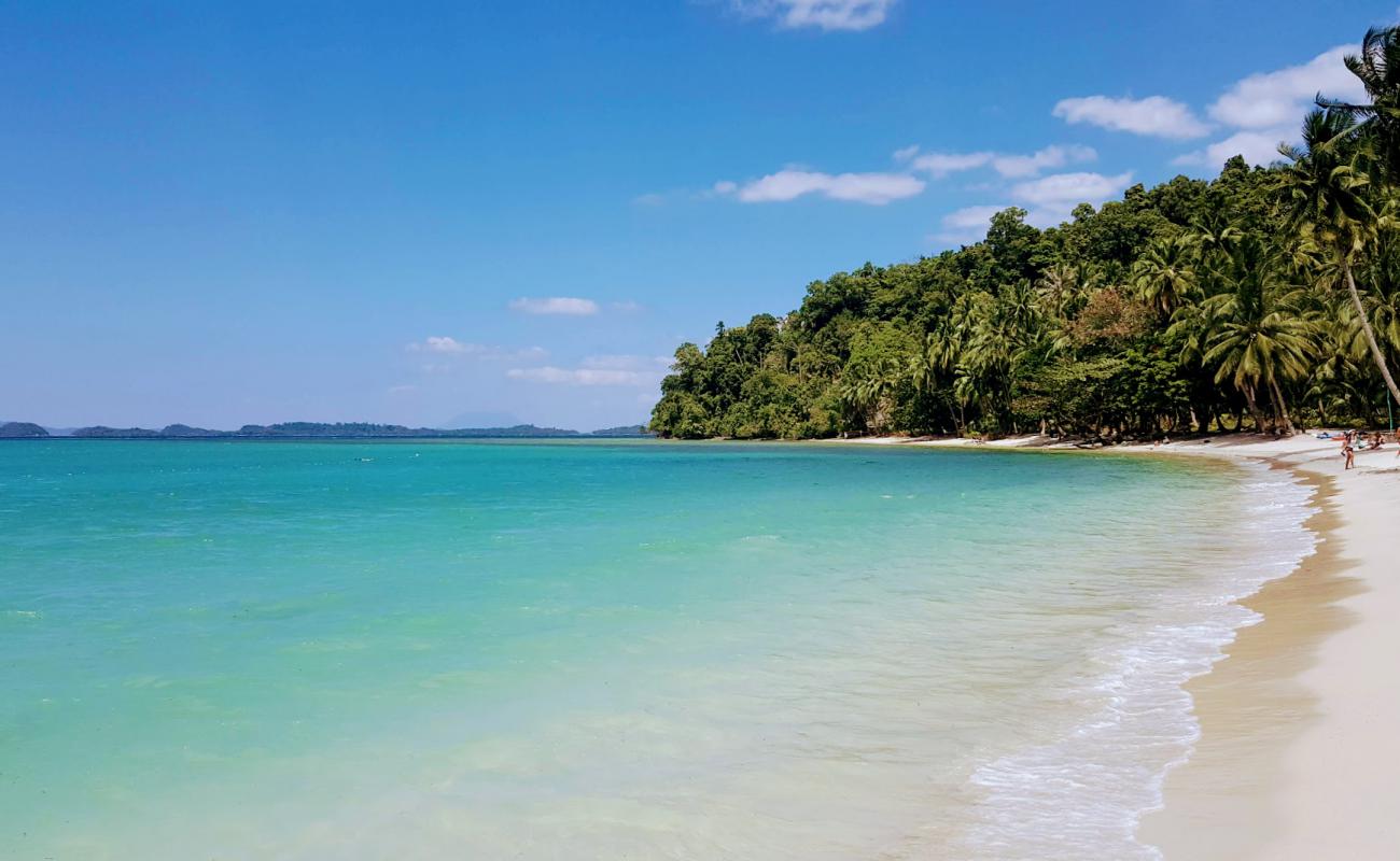 Photo de White Beach avec sable lumineux de surface