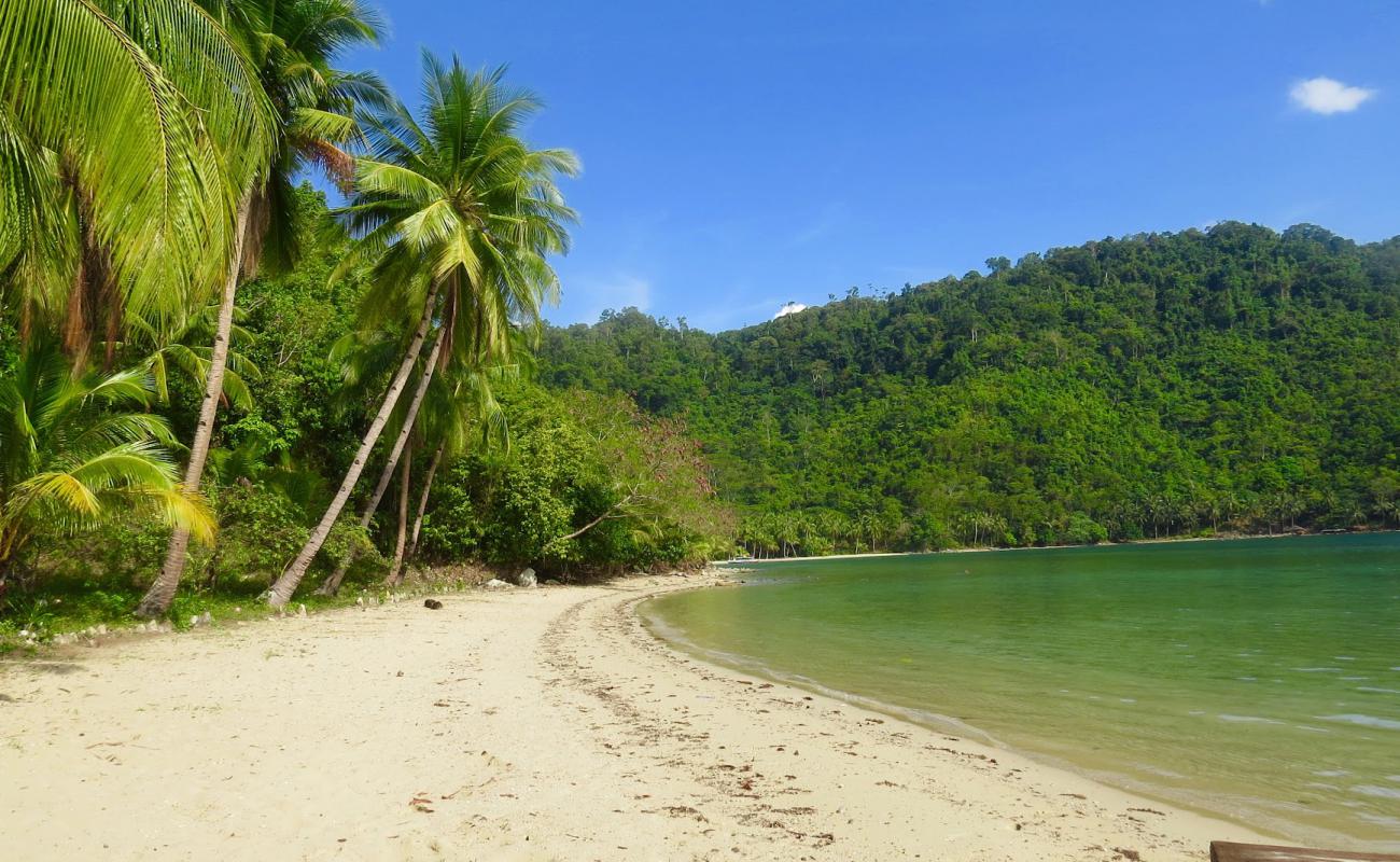 Photo de Ibobonuwang Beach avec sable lumineux de surface