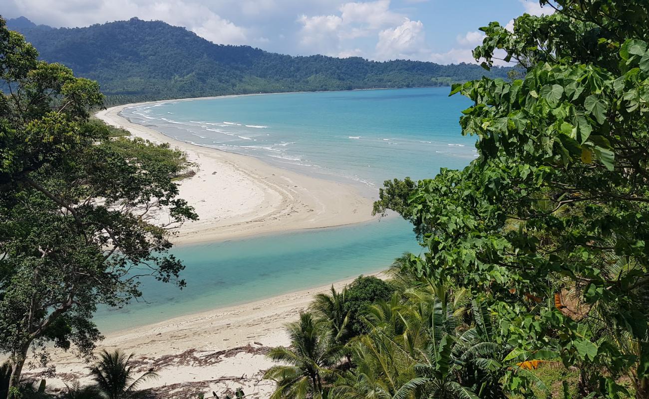 Photo de Caruray Beach avec sable beige de surface