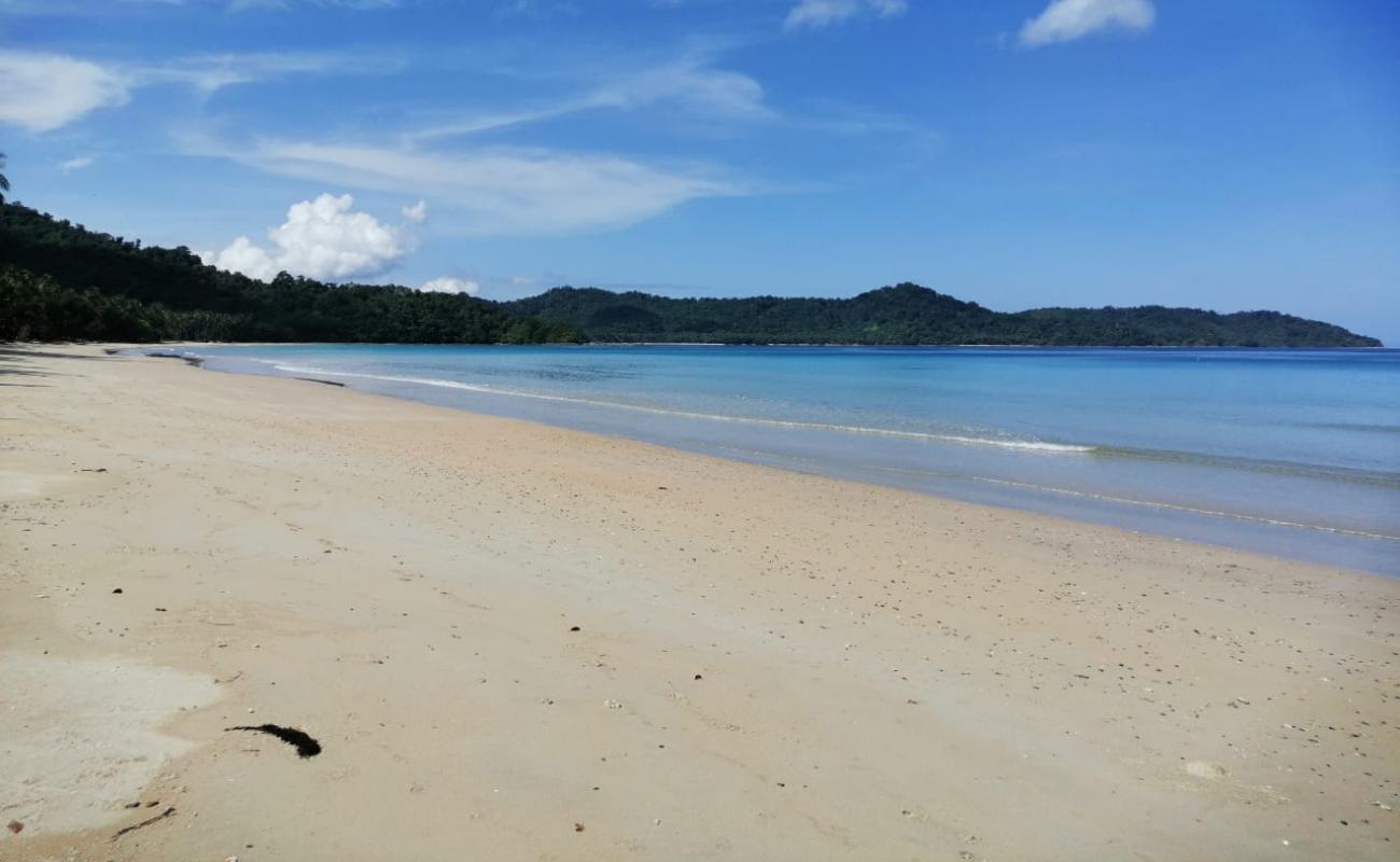 Photo de Lumindas Beach avec sable beige de surface