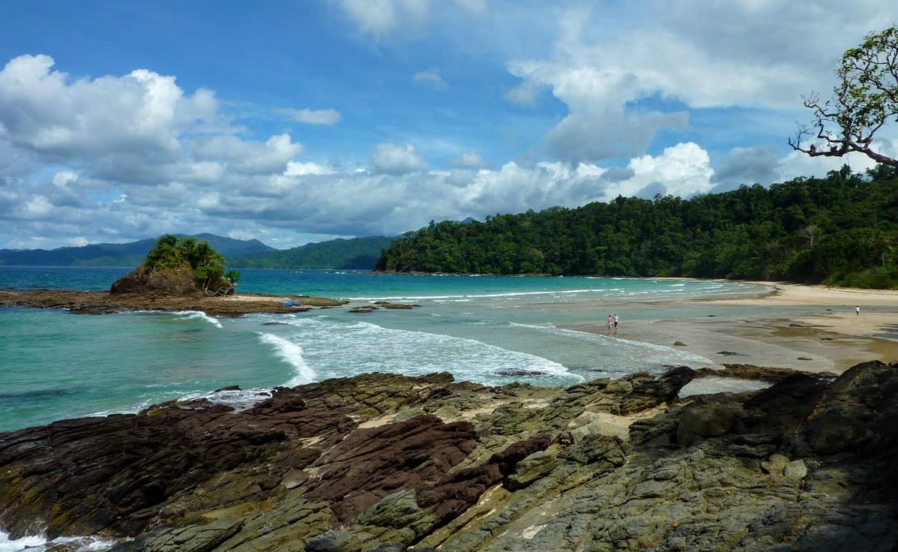 Photo de Manlipien Beach avec sable beige de surface