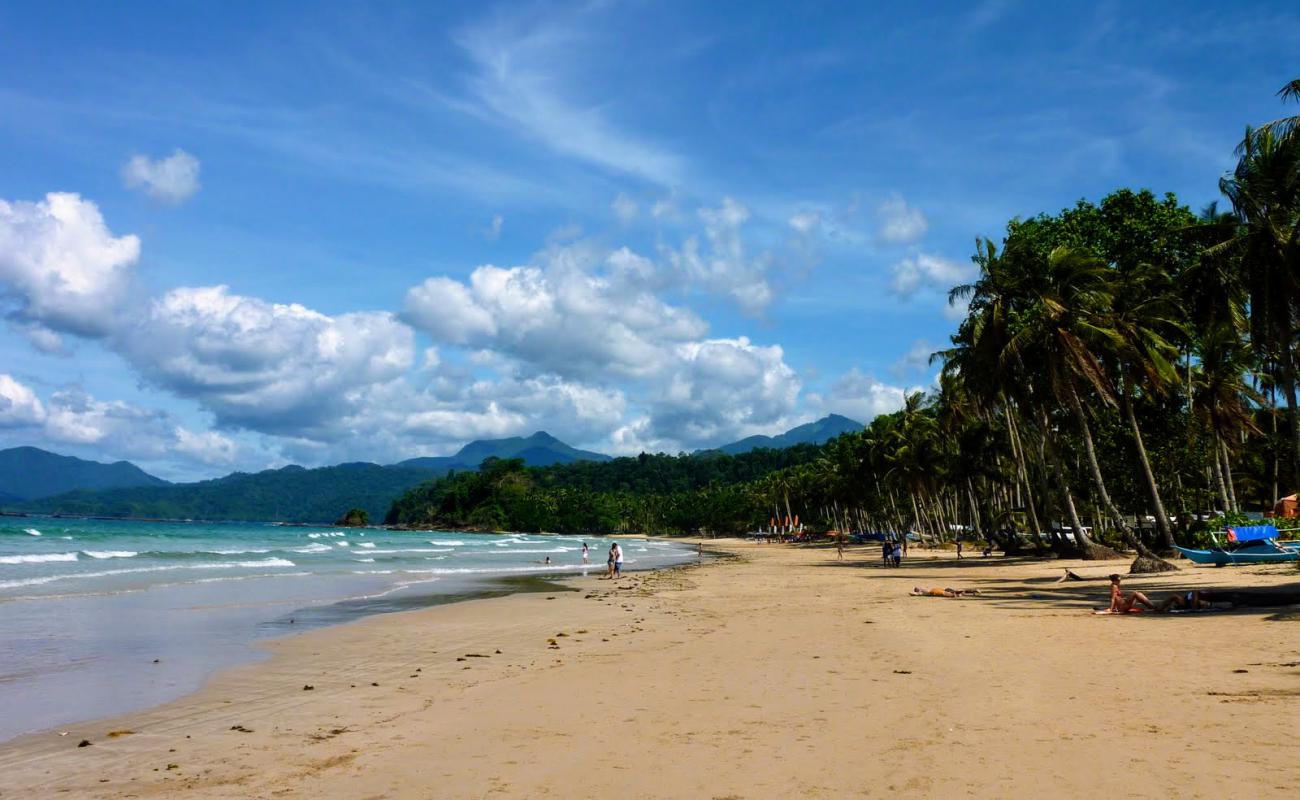 Photo de Sabang Beach avec sable beige fin de surface