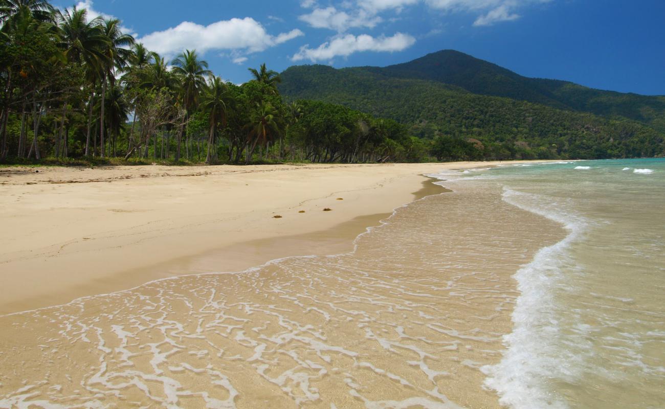 Photo de Maratapi Beach avec sable beige fin de surface