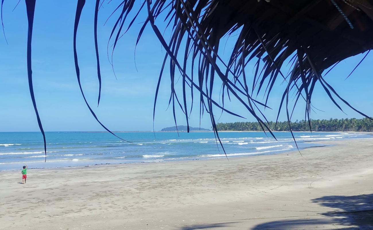 Photo de Sowangan Beach avec sable lumineux de surface