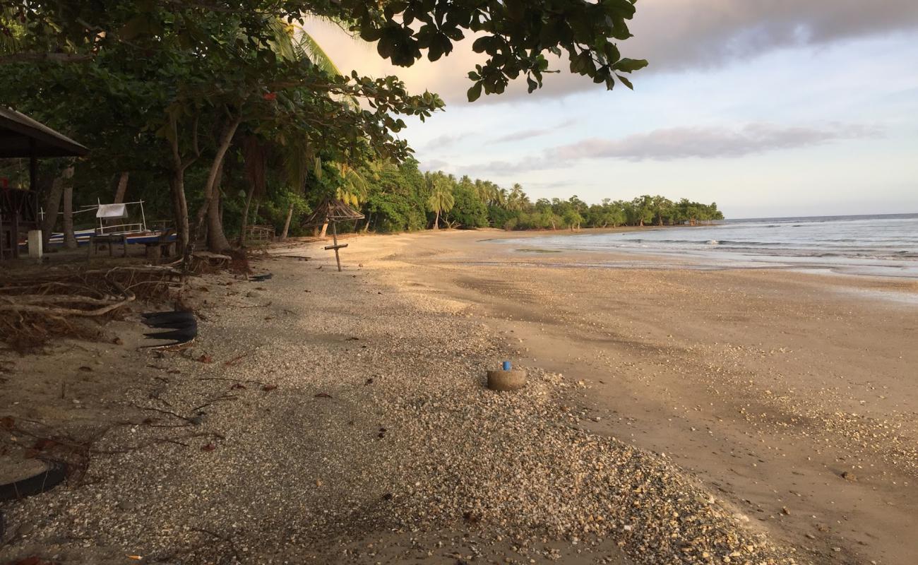 Photo de Langogan Beach avec sable beige de surface