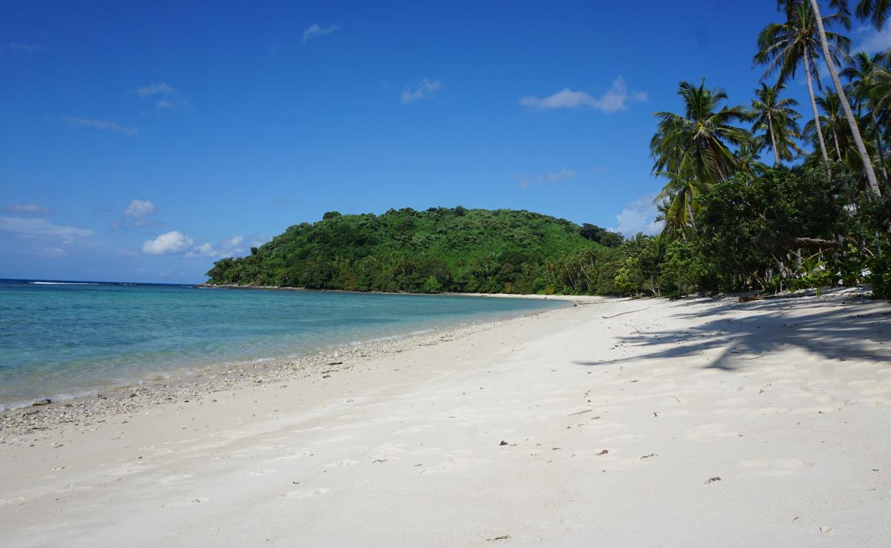 Photo de Plage de l'île de Darocotan avec sable fin blanc de surface