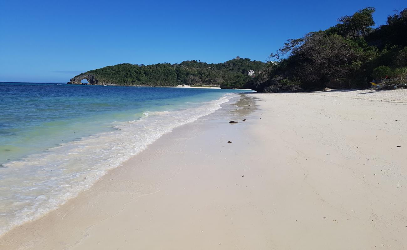 Photo de Savoy Beach avec sable fin et lumineux de surface