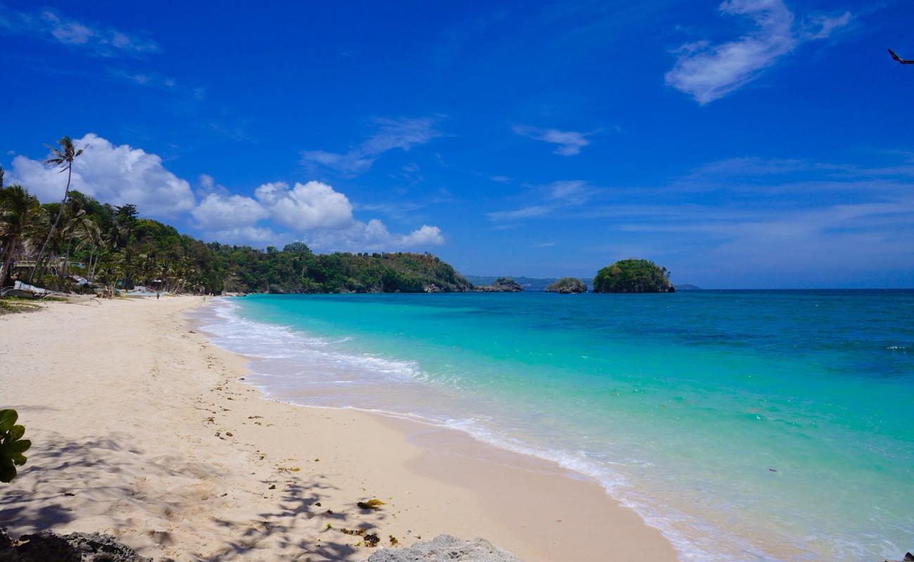 Photo de Iligan Beach avec sable fin et lumineux de surface