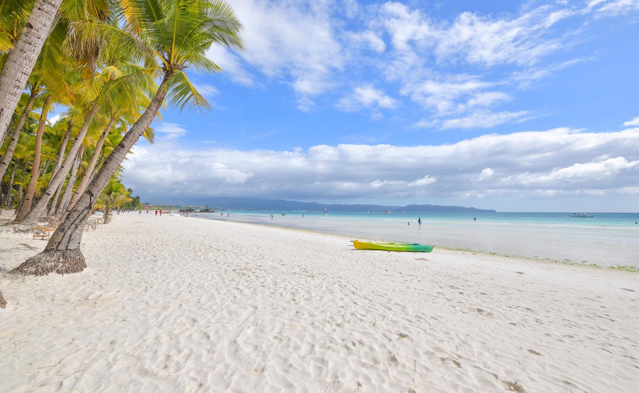 Photo de Plage Friday avec sable fin blanc de surface