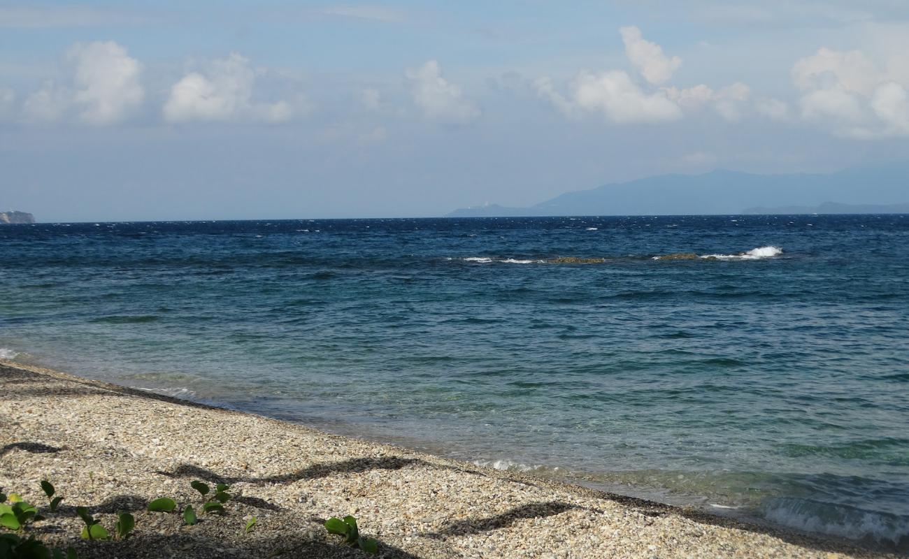 Photo de Matala Beach avec petits galets gris de surface