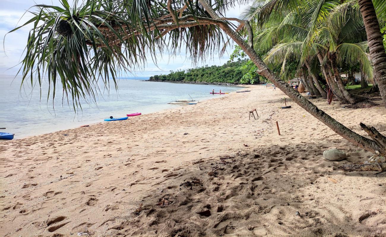 Photo de Banilad Beach avec petits galets beige de surface