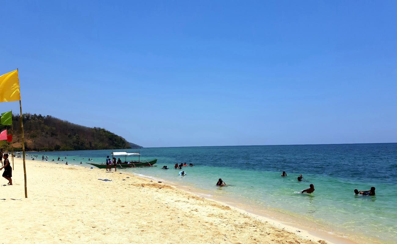 Photo de Buktot Beach avec sable beige de surface