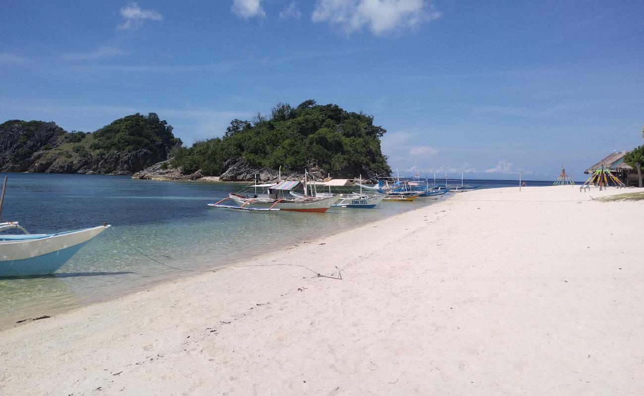 Photo de Buyayao Island Resort avec sable fin blanc de surface