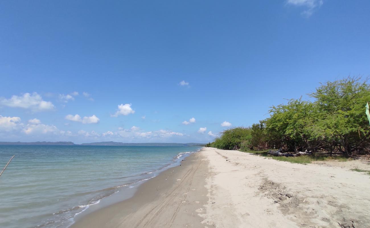 Photo de Sibalat Beach avec sable beige de surface