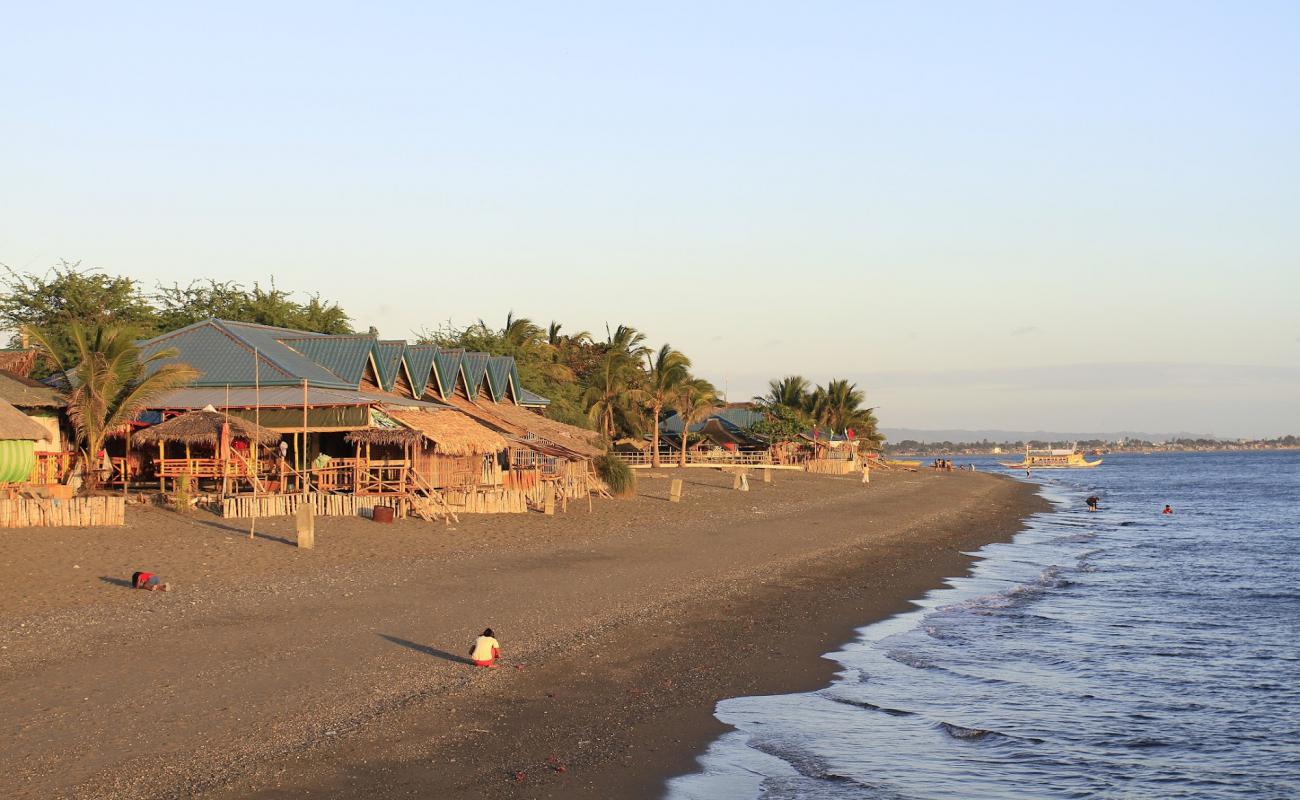 Photo de Aroma Beach avec sable gris & galets de surface