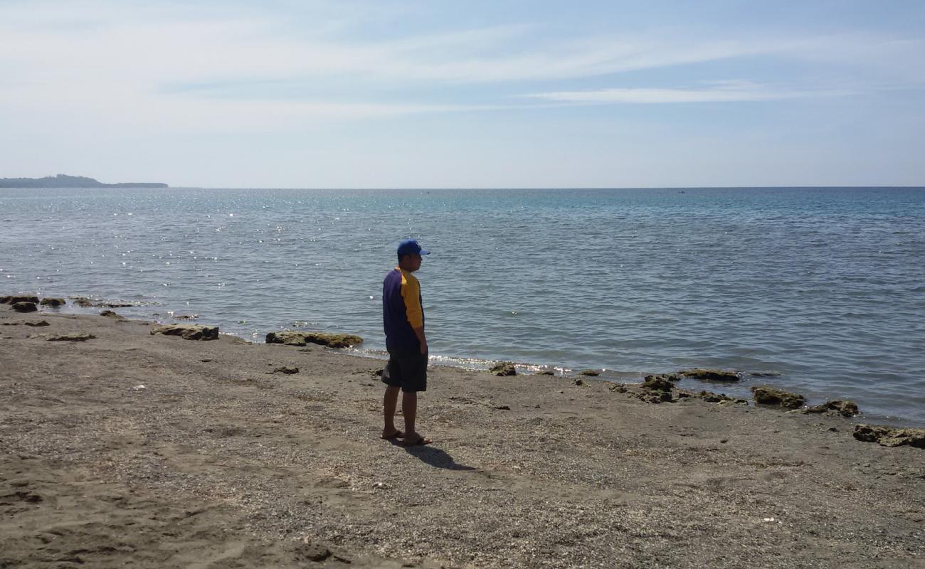 Photo de A Long D' Beach avec sable gris & galets de surface