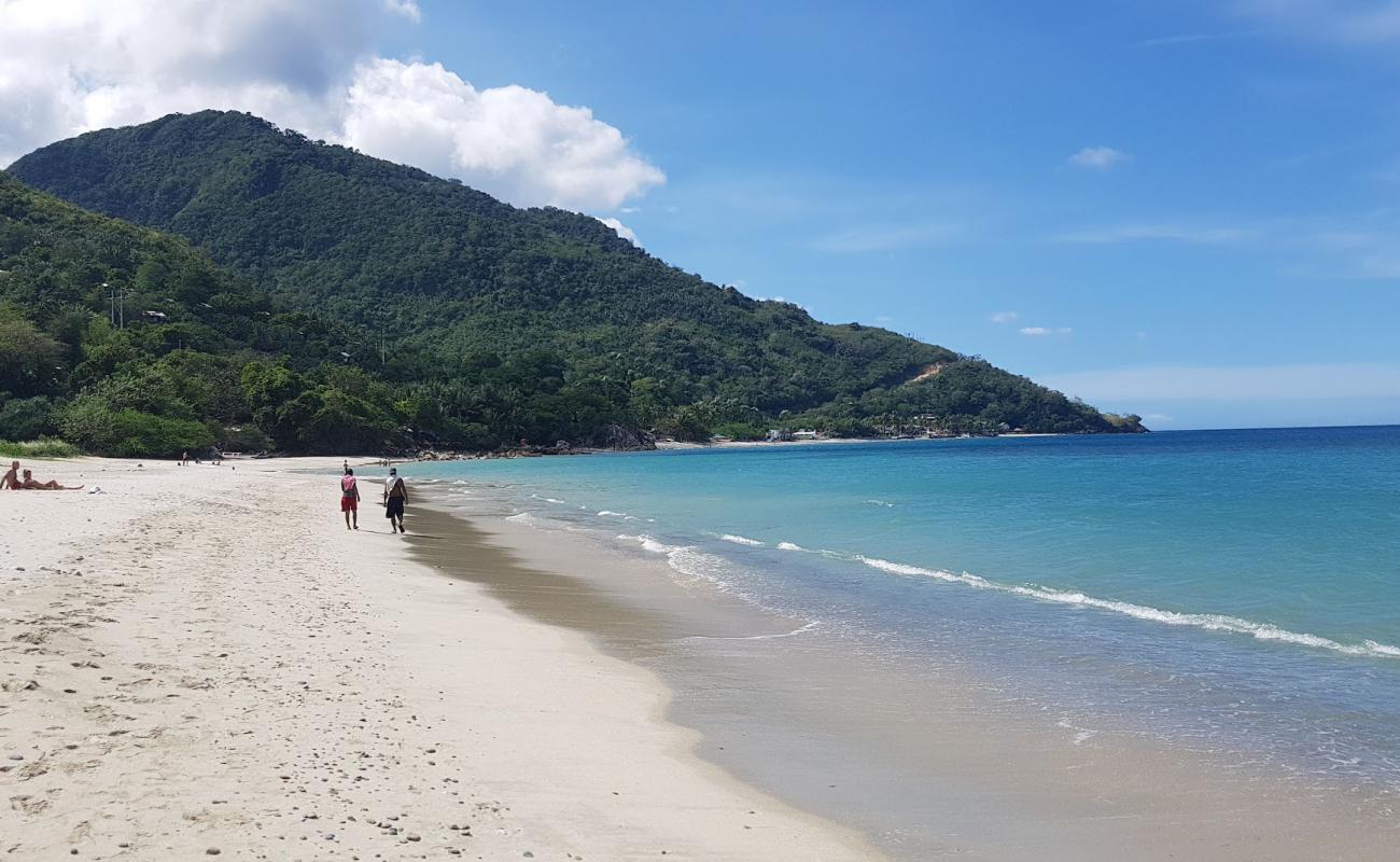 Photo de Aninuan Beach avec sable lumineux de surface