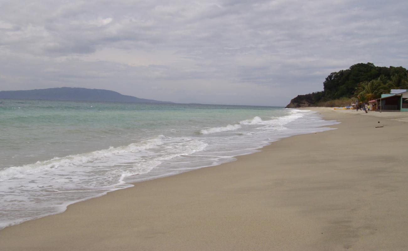 Photo de Bayanan Beach avec sable beige de surface