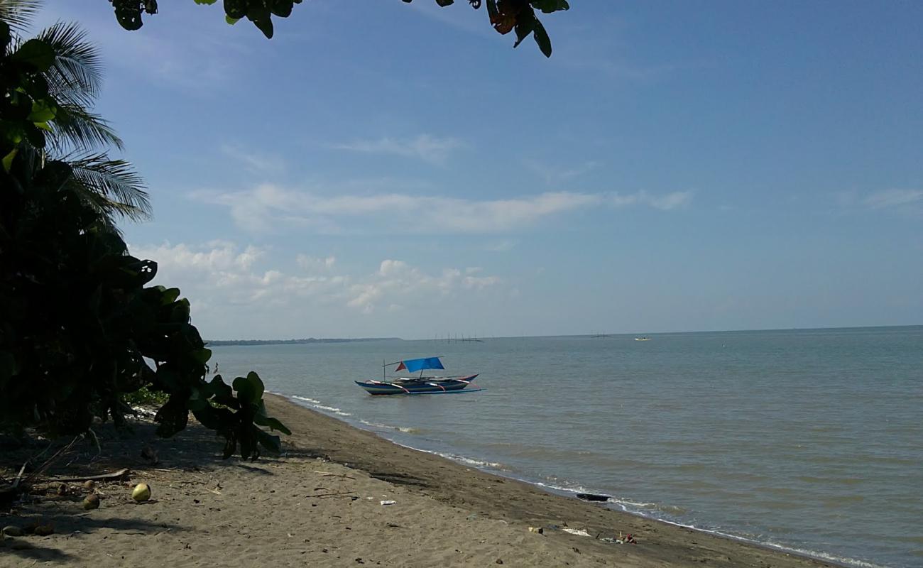 Photo de Paco Beach avec sable gris de surface