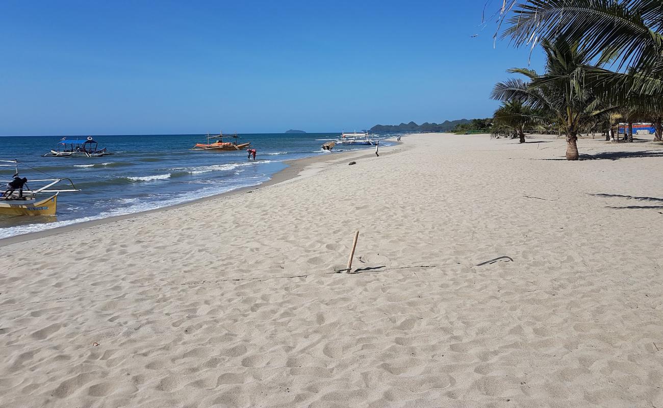 Photo de Poblacion Beach avec sable lumineux de surface