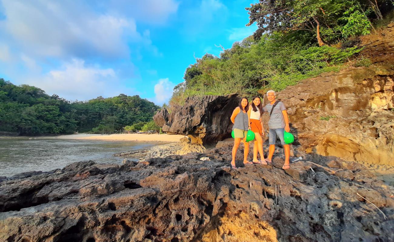 Photo de Obong Beach avec sable lumineux de surface