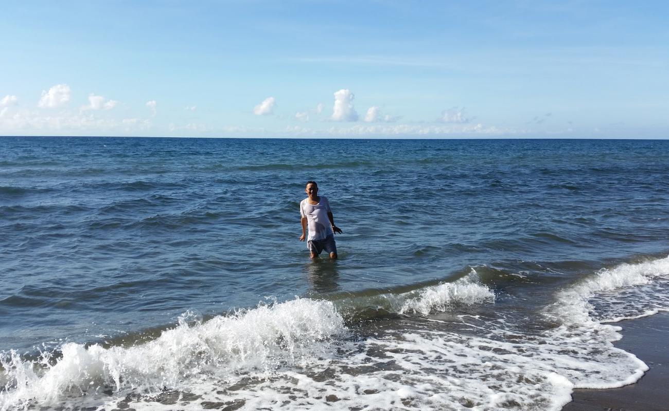 Photo de Sumaliring Beach avec sable gris de surface