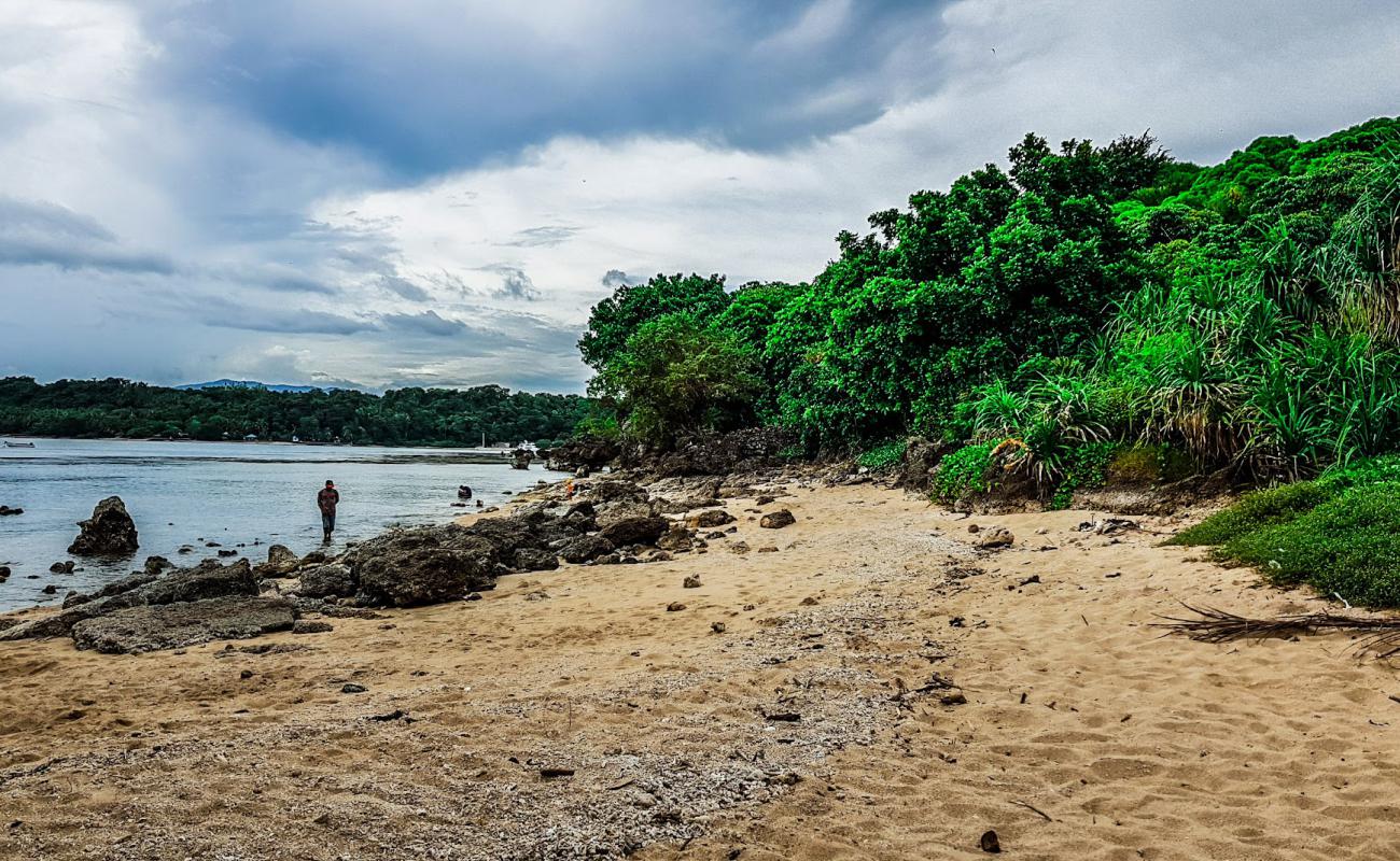 Photo de Cliff beach Siaton avec sable brillant et rochers de surface