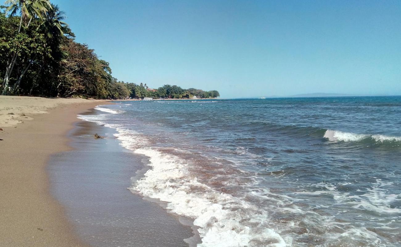 Photo de Uzi's Beach avec sable lumineux de surface