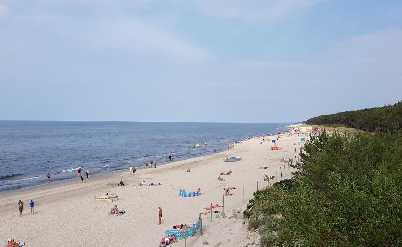 Photo de Mrzezyno Beach avec sable fin et lumineux de surface