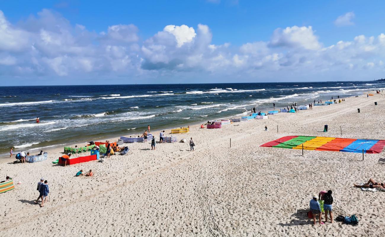 Photo de Grzybowo Baltycka Beach avec sable fin et lumineux de surface