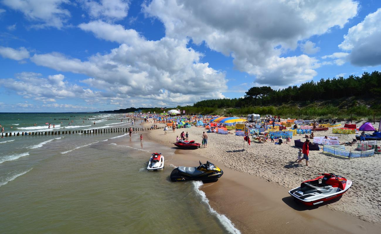 Photo de Bez barier Beach avec sable beige fin de surface